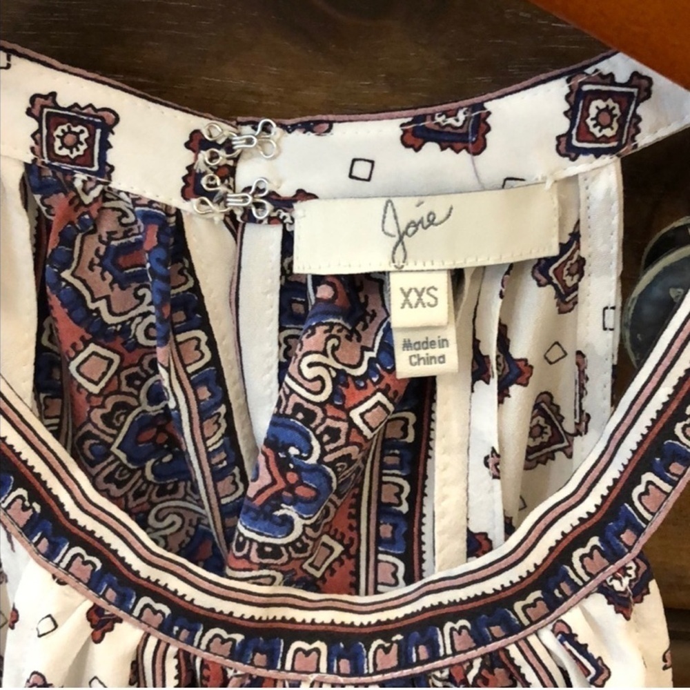 Joie Bradie Top Paisley print. Size XXS.  Worn once.  No flaws 100% Silk - Picture 7 of 7
